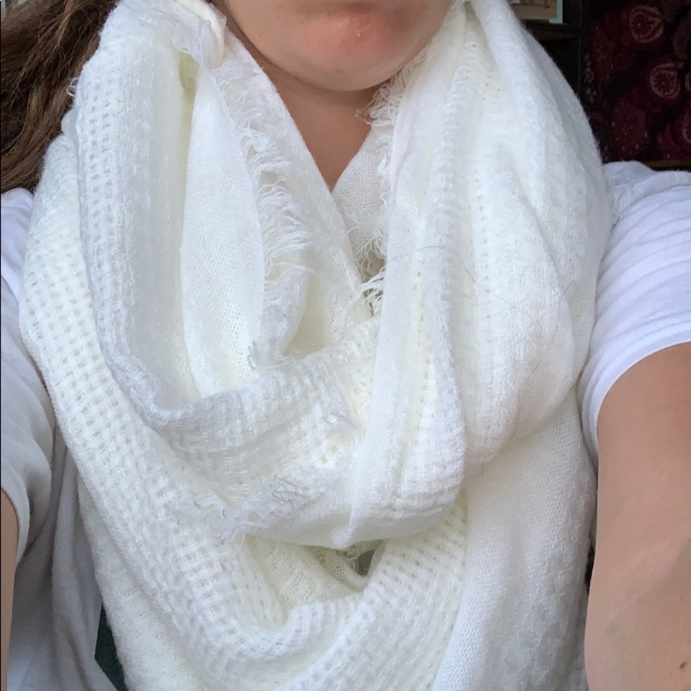🍂fall staple🍂 🆕 White infinity scarf
